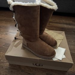 💕🍀UGG Bailey Bow Boots Size 8
