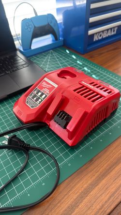 Milwaukee M12 and M18 Charger