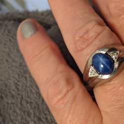 Beautiful Solid Gold Blue Star Sapphire Ring. Sz 6