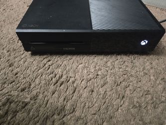 Xbox One 1TB + Controller + 2 Games