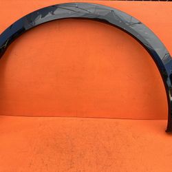 2019 - 2023 AUDI E-TRON LEFT DRIVER FRONT FENDER FLARE MOULDING OEM 4KE853717A