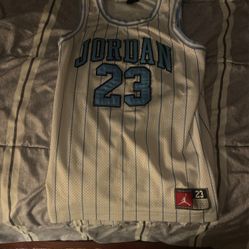 Jordan jersey size medium boys 