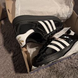 women's Adidas size 6 brand new with box