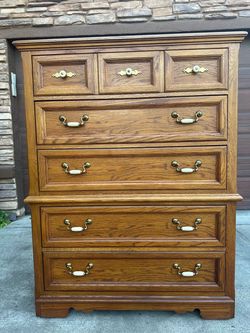 Thomasville Furniture Homecoming Collection 42" Chest of 5 dovetailed drawers