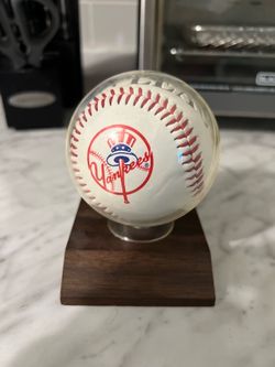 New York NY Yankees American League Baseball Ball with Display Stand - Collectible