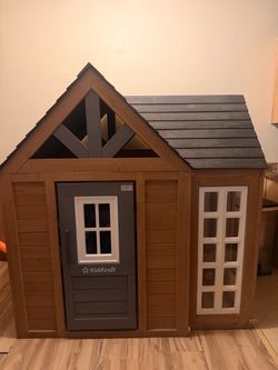 Kids play house