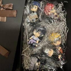 Naruto Collectibles Set With Postcards