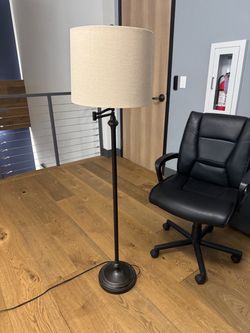 FLOOR LAMP WITH BEIGE SHADE