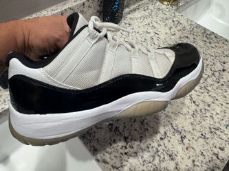 Jordan 11 low concord