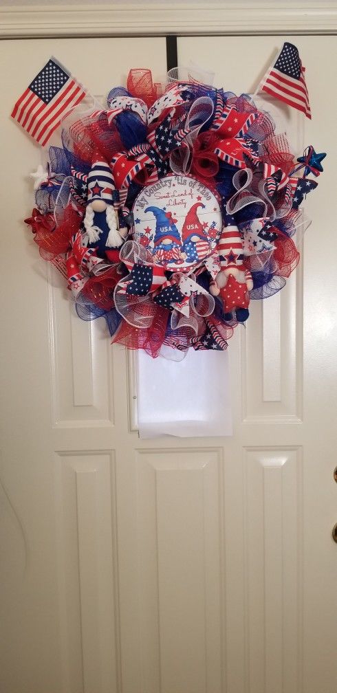 23" 4TH OF JULY MESH RIBBON WREATH + GNOMES & EMBELLISHMENTS NEW