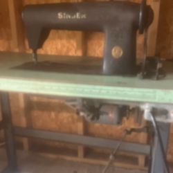 Singer Sewing Machine 