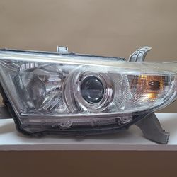 Original Toyota Highlander 2013 Limited Left Headlight