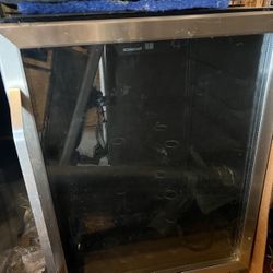 Built-in Beverage Cooler/Refrigerator—Edgestar 24”