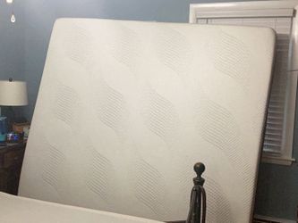 King medium soft mattresses excellent condition smells new.!! memory foam