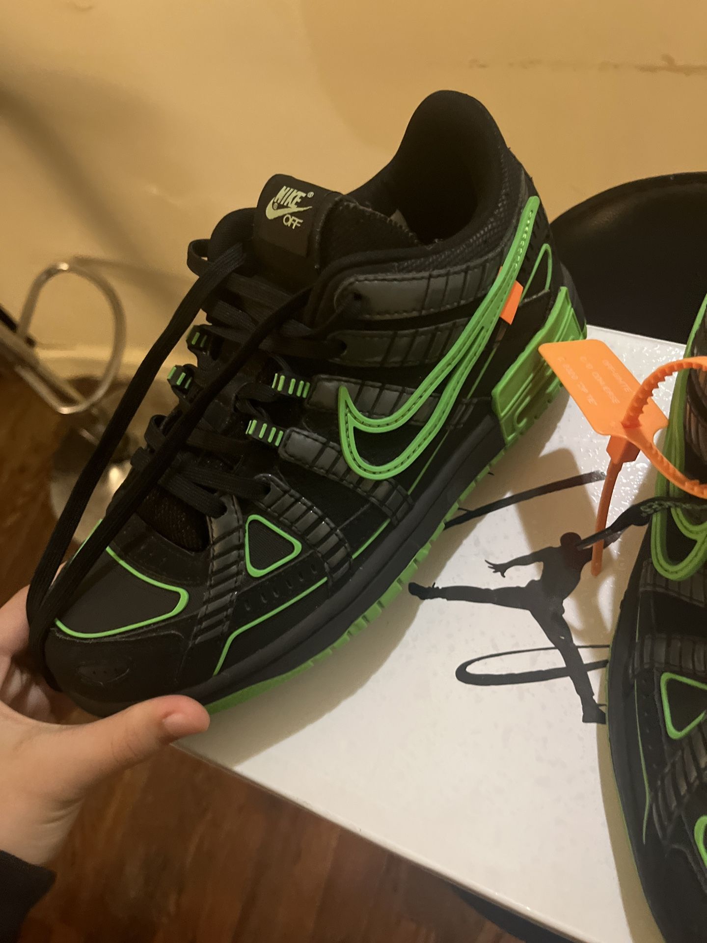 nike dunk green strike