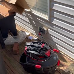 Shop-Vac 4 Gallon 5.5 HP Portable Wet/Dry Shop Vacuum Set.