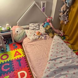 Montessori twin floor bed frame