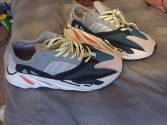 Yeezy Runners 700