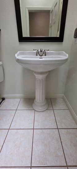 Victorian Style Pedestal Lavatory