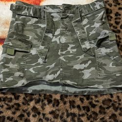 Women’s Camo Cargo Skirt