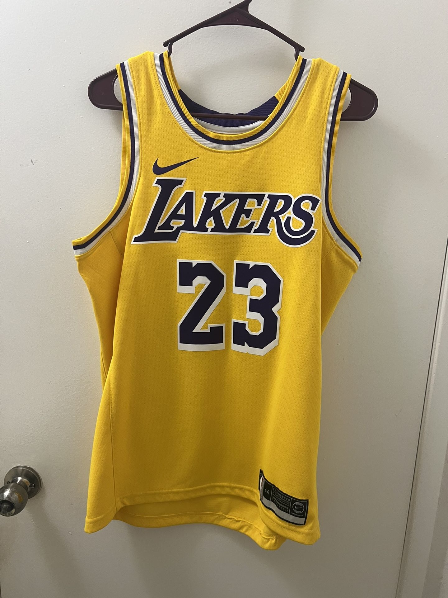 Nike Lakers LeBron James Jersey Size M
