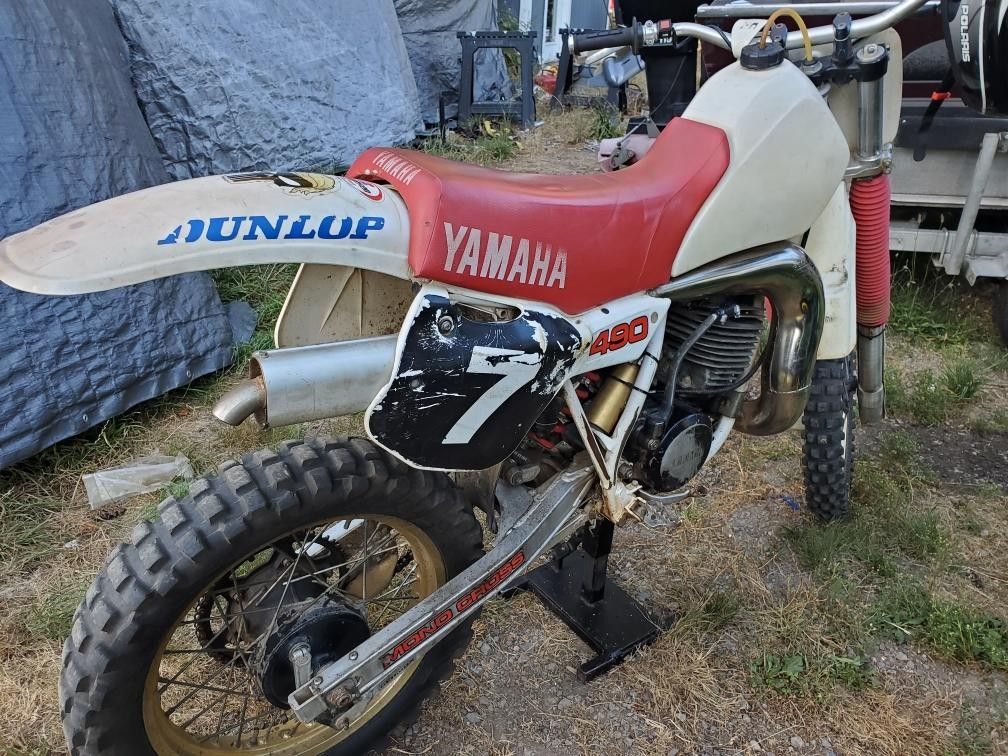 1985 YZ 490