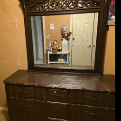 Drawers with mirror