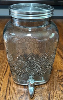 Glass jar with spout