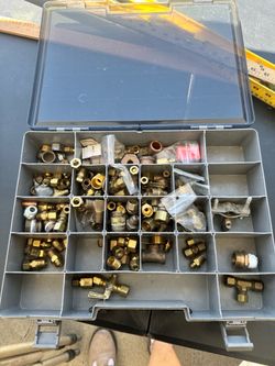 Mixed Brass Plumbing Fittings Assortment Lot Compression Pipe Adapters Couplings Tee Organizer Case