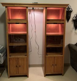 Beautiful Solid Wood Oak Lighted Adjustable/Extendable Entertainment Center 