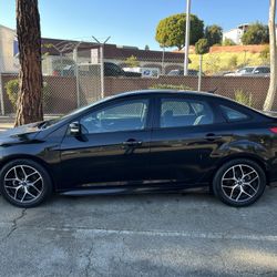 2015 Ford Focus SE Sedan - Needs Transmission Work