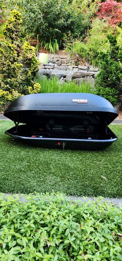 Cargo carrier, roof top cargo box