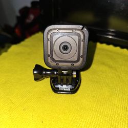 Almost new go pro hero session with the holding case. In the mountain brackets, wake me up.
