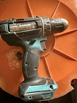 BOSCH MAKITA DEWALT DRILLS  TOOLS ONLY (PRICE IS FOR ALL 3)