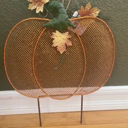 Metal Pumpkin Yardstake 🎃.   Retail $ 19.99.