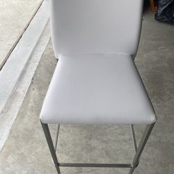 white Lether Chair 