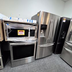 3pcs Set Sale‼️36”French door Fridge,electric Stove & Microwave in excellent condition with 4 Months Warranty 