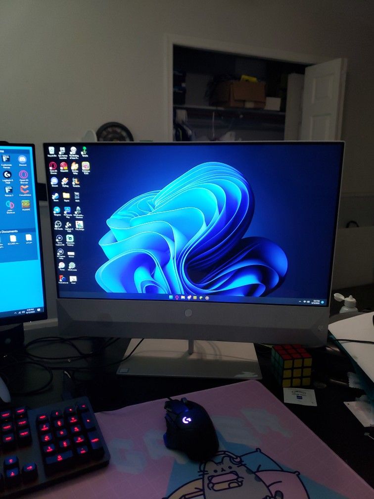 HP Pavilion All In One 24-xa0024 Desktop Computer