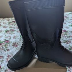 New Rubber Boots . Size 7. Price negotiable