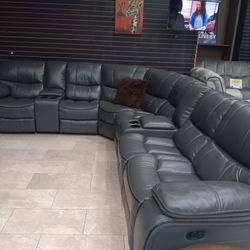 *Spring Sale Event*---Madrid Sleek Gray Leather Reclining Sectional Sofa---Delivery And Easy Financing Available👍