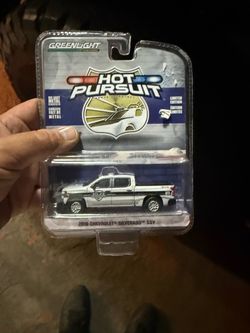 Greenlight Hot Pursuit 2019 Chevy Silverado SSV