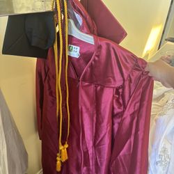 Graduation Cap And Gown 5’3 5’4