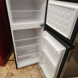 New Vissani
4.5 cu. ft. 2-Door 45-in H Refrigerator in Stainless Steel with Freezer