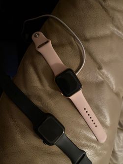 Apple watches series 5 brand new use only twice 400 each with service line