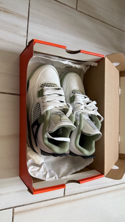 Seafoam Jordan 4’s 5.5