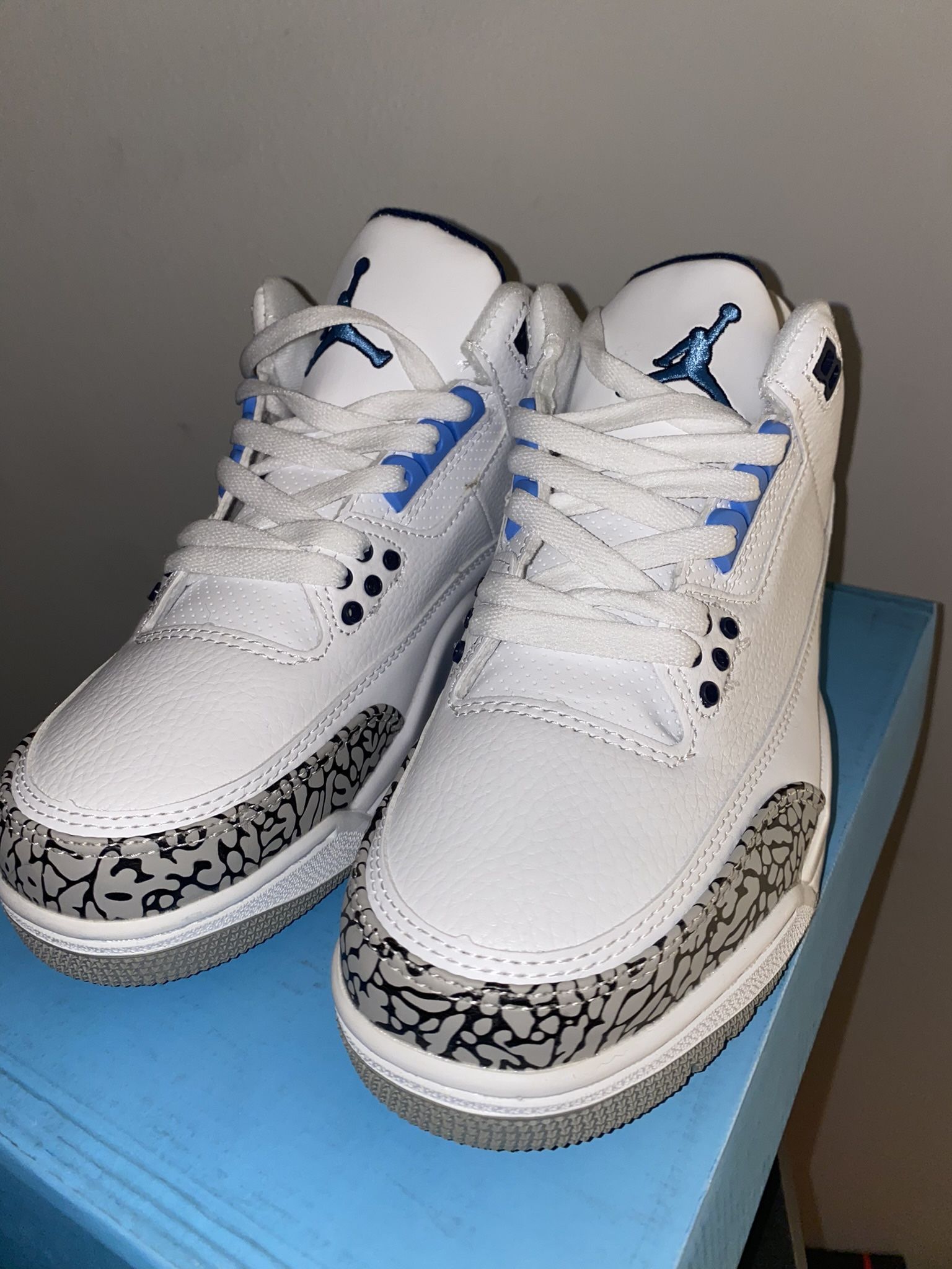 Air Jordan 3 UNC Size 9.5
