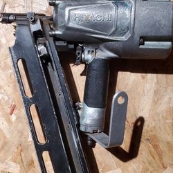 HITACHI FRAMMING NAIL GUN 