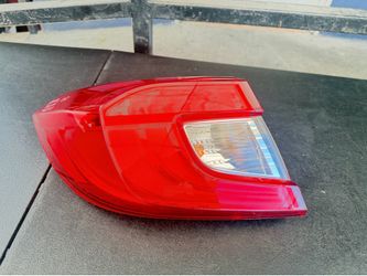 Honda accord 2018-2022 left driver side tail light Oem