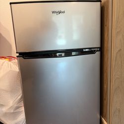 Whirlpool Mini Fridge with Freezer 