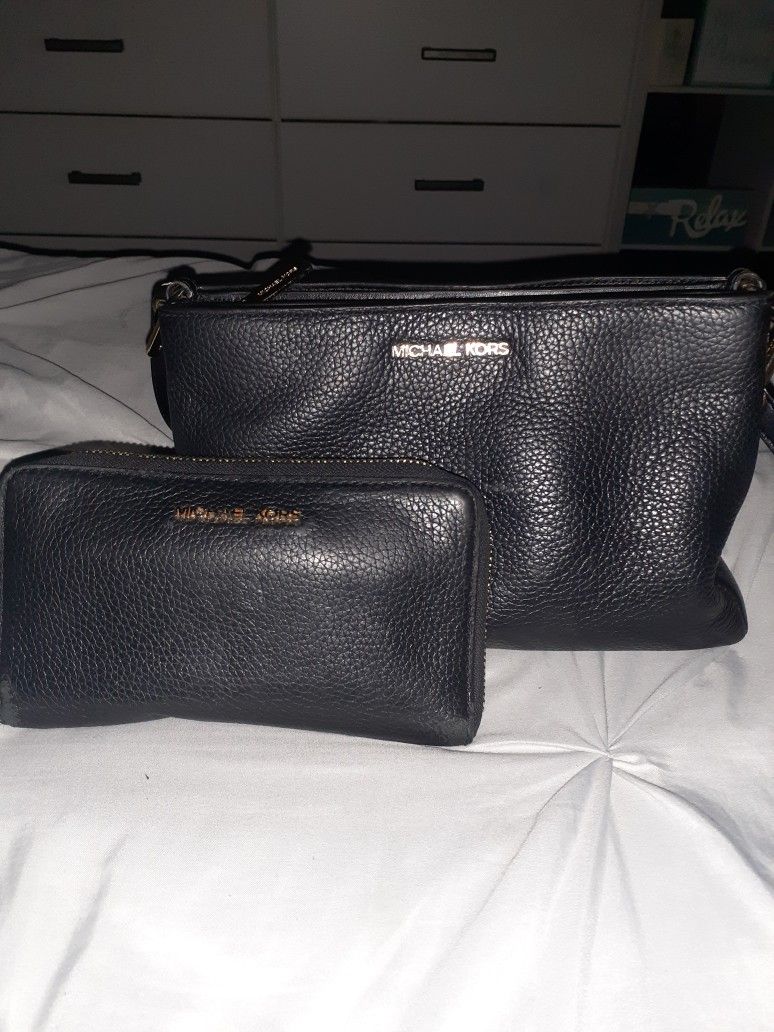 Michael Kors Small Purse And Wallet Great Condition